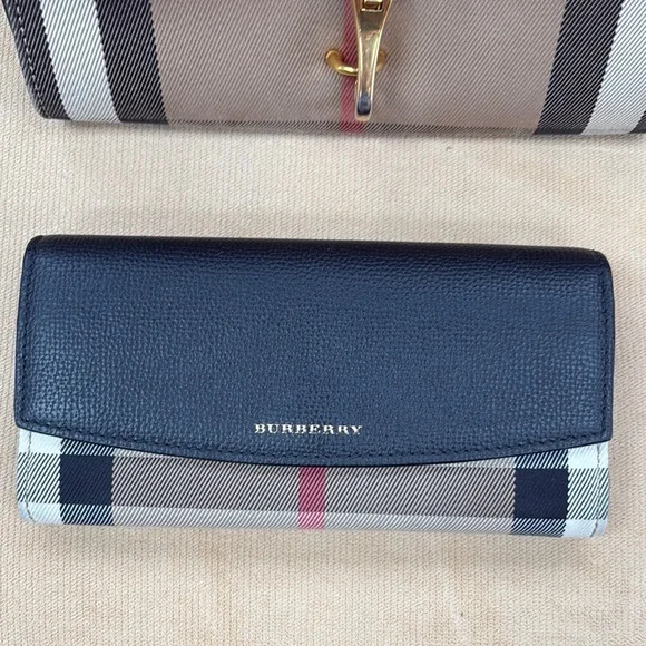 Burberry Bag and Wallet Set - Picture 2 of 16
